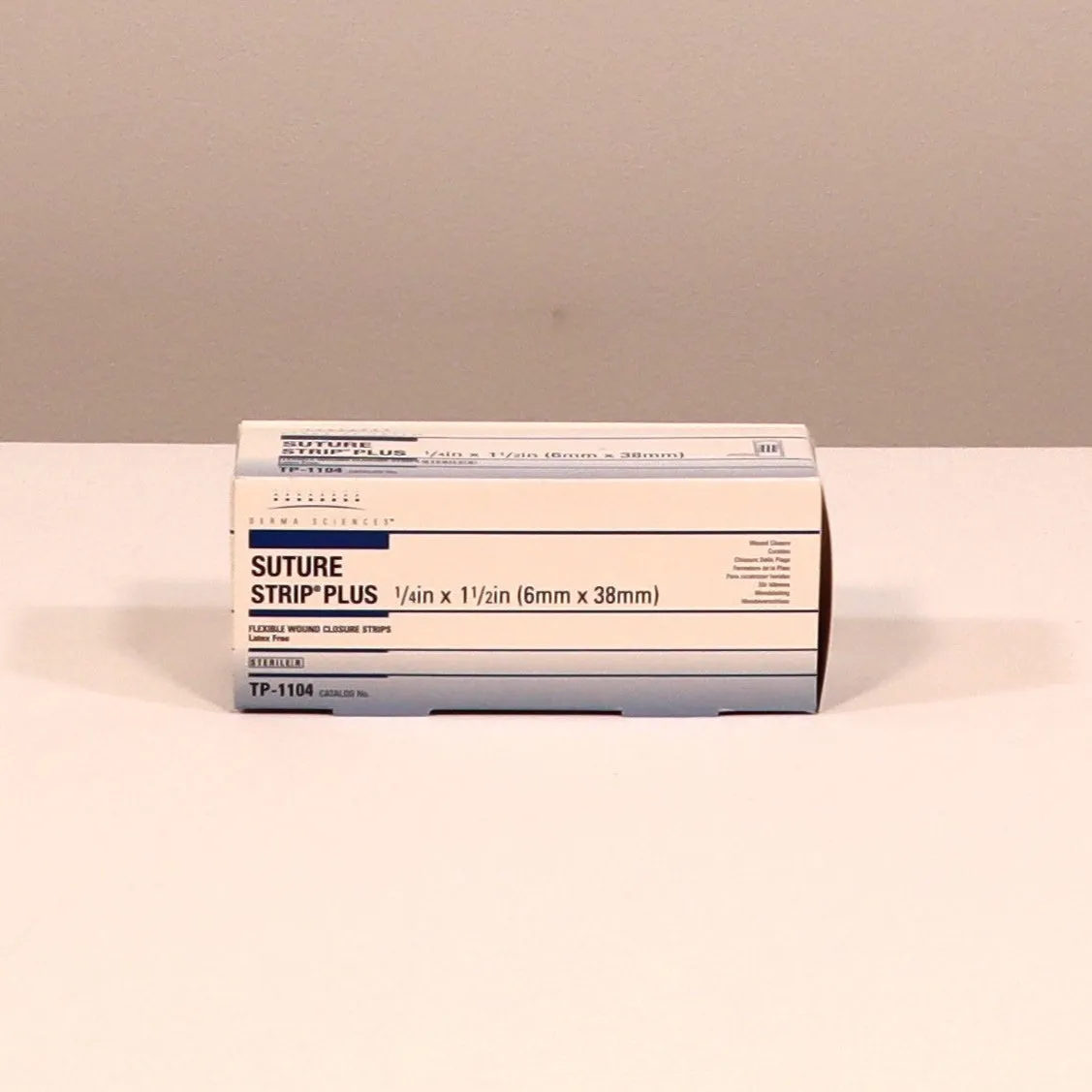 Suture Strip Plus — Suture Strip Plus TP-1104 kutu önyüzü, 6 mm x 38 mm